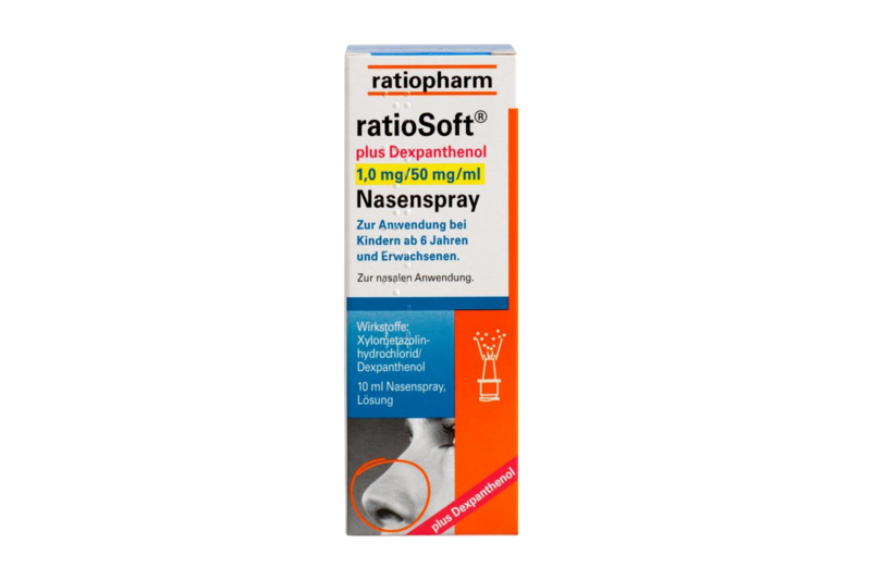 ratioSoft_Nasenspray.png Verpackung eines Nasensprays von ratiopharm, enthält Dexpanthenol für Erwachsene und Kinder ab 6 Jahren zur nasalen Anwendung.