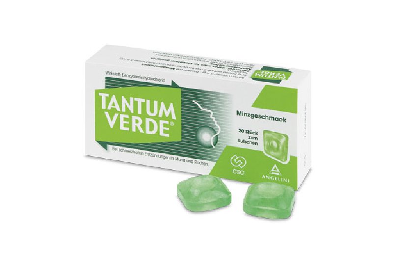 tantum_verde_minze.jpg Packung mit Tantum Verde Lutschtabletten in Minzgeschmack, zwei Tabletten liegen daneben.