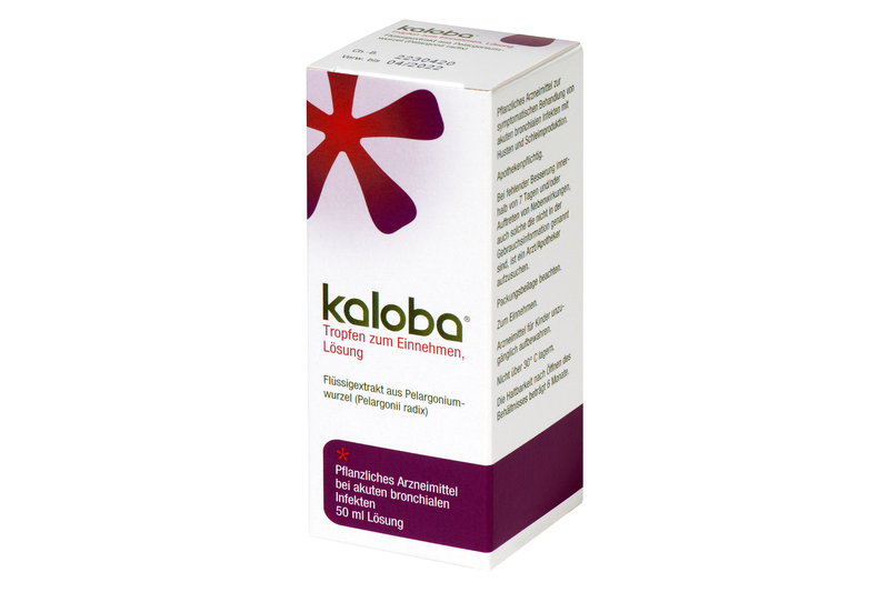 Kaloba_Tropfen_50ml.png Verpackung von kaloba Tropfen, pflanzliches Arzneimittel in einer weißen Box mit rotem Logo und Informationen zur Anwendung.